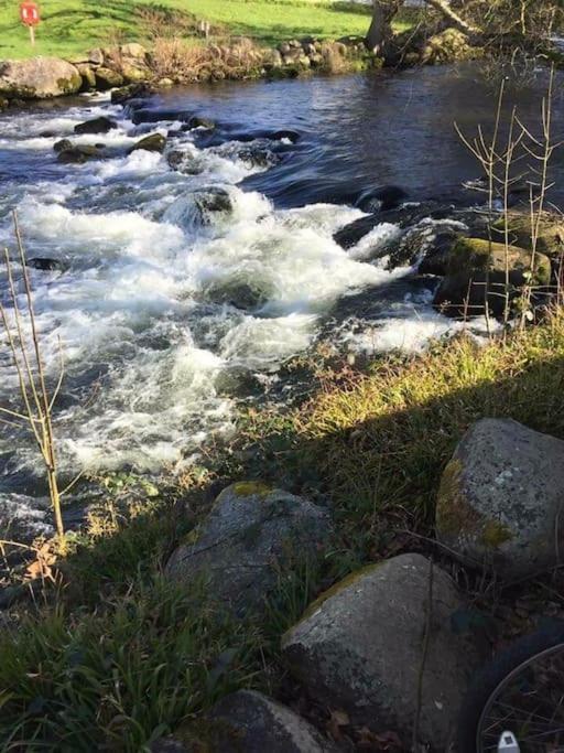 Stunning 3 Bed Riverside Cabin In Snowdonia Caeathro Esterno foto