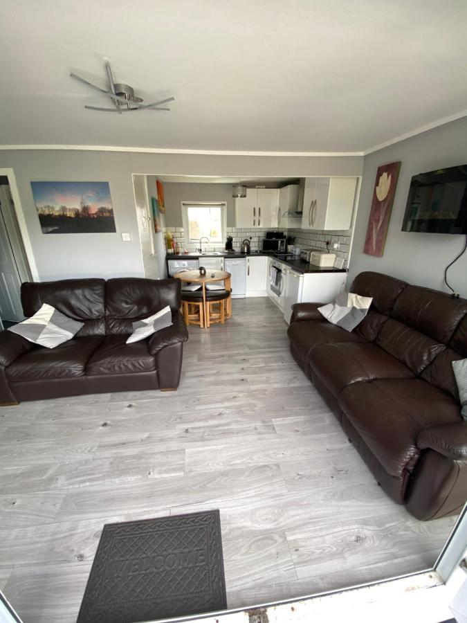 Stunning 3 Bed Riverside Cabin In Snowdonia Caeathro Esterno foto
