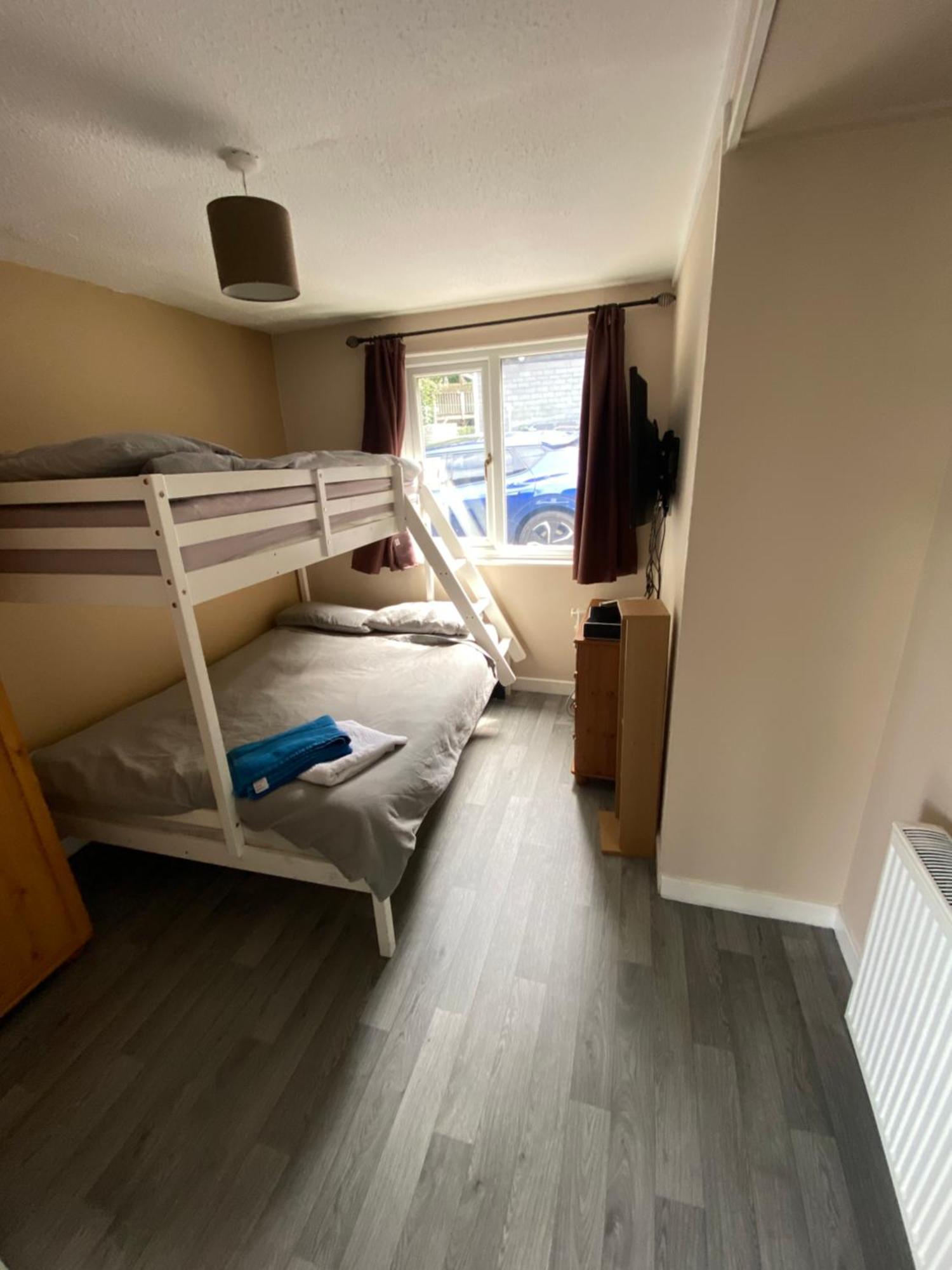 Stunning 3 Bed Riverside Cabin In Snowdonia Caeathro Esterno foto