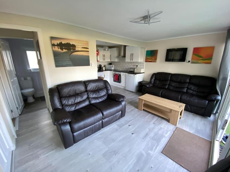 Stunning 3 Bed Riverside Cabin In Snowdonia Caeathro Esterno foto