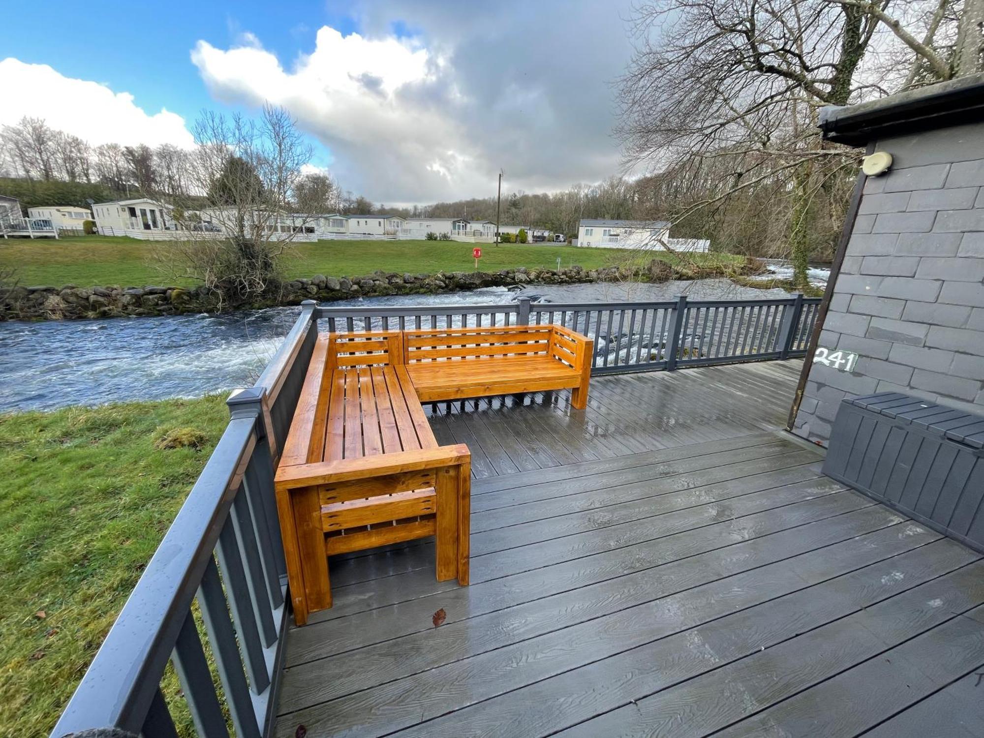 Stunning 3 Bed Riverside Cabin In Snowdonia Caeathro Esterno foto